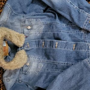 Size large womans Levi Jean jacket